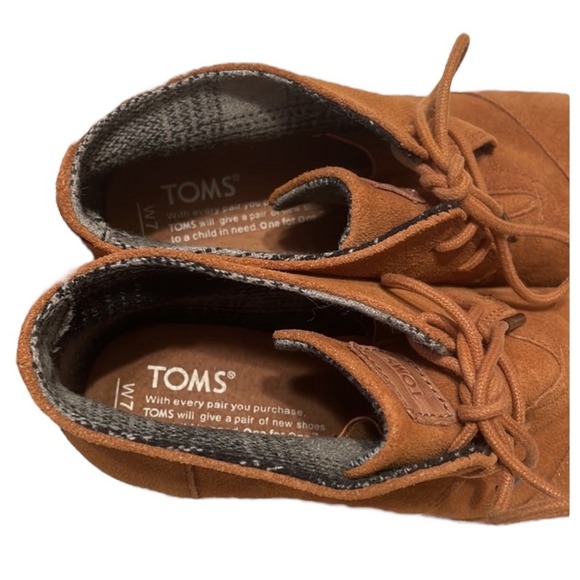 TOMS Chestnut Brown Desert Wedge Lace-Up Suede Ankle Bootie, Size 7, Neutral - Picture 6 of 7
